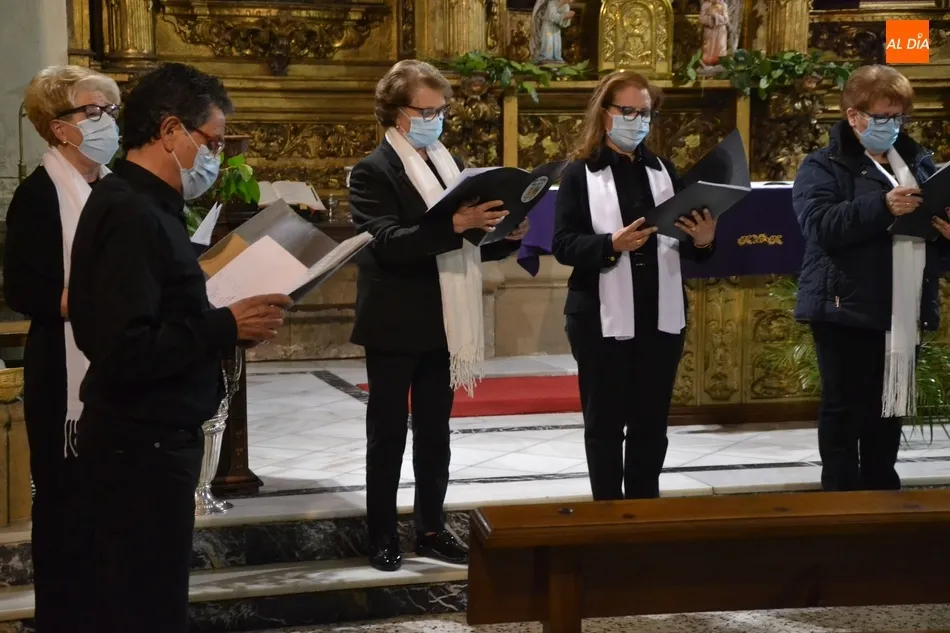 Foto 8 - El Coro de San Andr&eacute;s inaugura la Semana Santa en su Parroquia con un concierto  