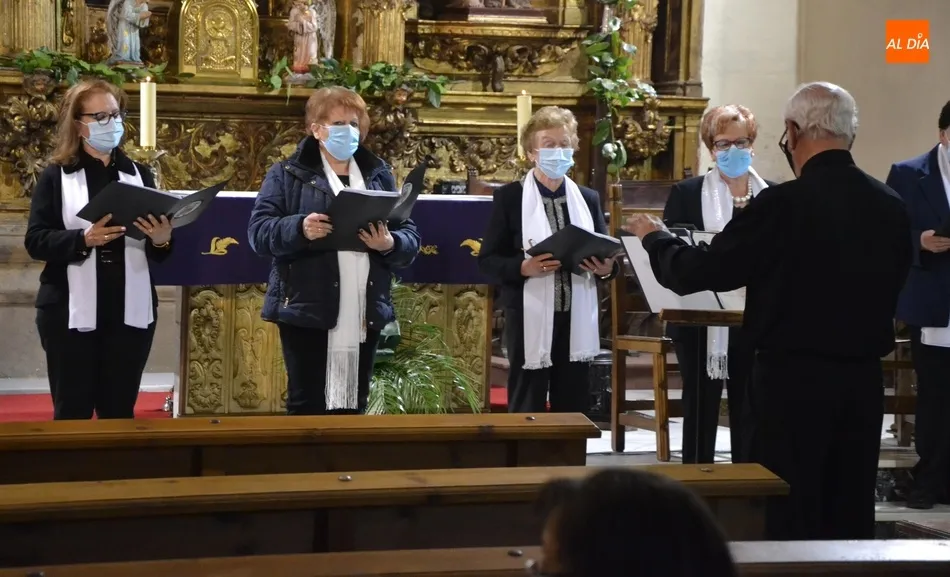 Foto 3 - El Coro de San Andr&eacute;s inaugura la Semana Santa en su Parroquia con un concierto  