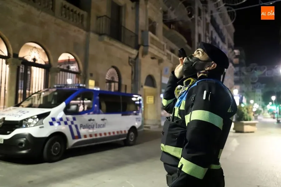 La Policía Local desaloja una fiesta en la Avenida de Villamayor con 16 participantes