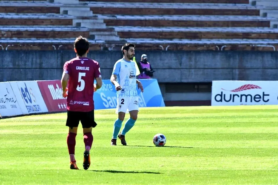 Foto 4 - El Salamanca UDS acaba la primera fase firmando tablas con el Compostela (1-1)