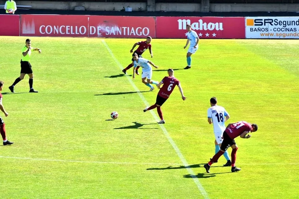 Foto 3 - El Salamanca UDS acaba la primera fase firmando tablas con el Compostela (1-1)