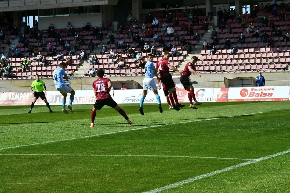 Foto 2 - El Salamanca UDS acaba la primera fase firmando tablas con el Compostela (1-1)