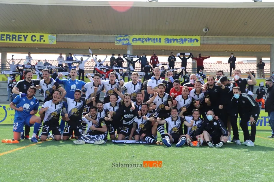 Foto 6 - Unionistas culmina su obra maestra al meterse en la PRO al puntuar con el Racing de Ferrol y sue&ntilde;a ...