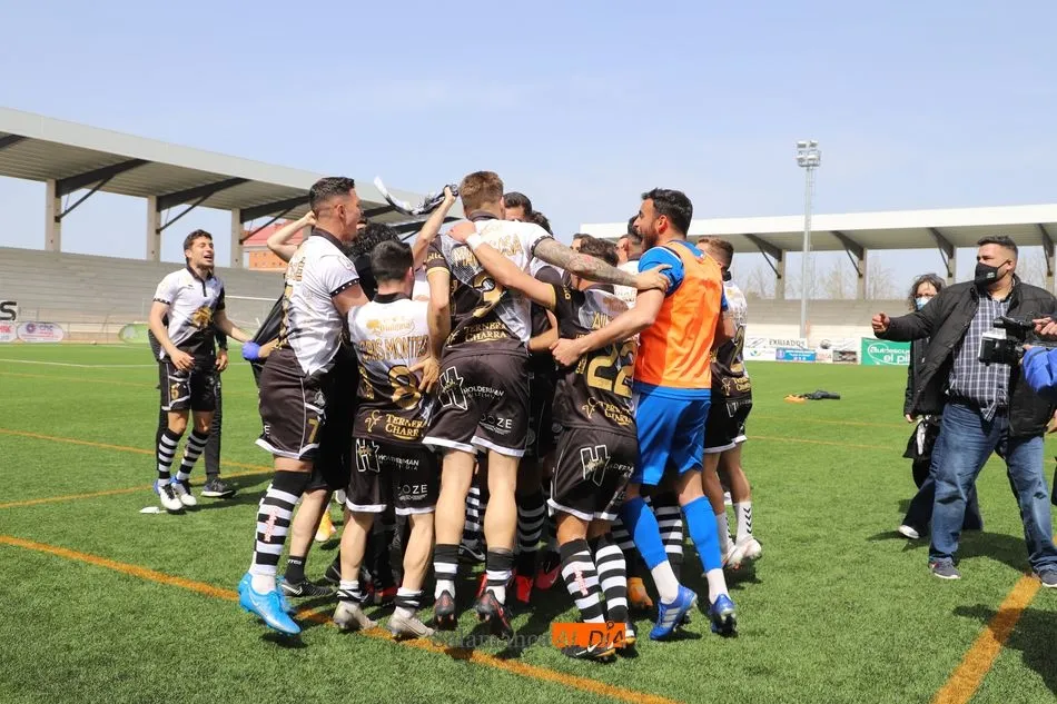 Foto 3 - Unionistas culmina su obra maestra al meterse en la PRO al puntuar con el Racing de Ferrol y sue&ntilde;a ...
