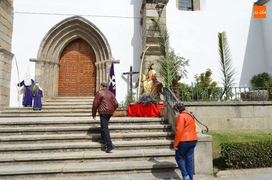 Foto 2 - Un incio de Semana Santa at&iacute;pico sin la procesi&oacute;n de La Borriquilla