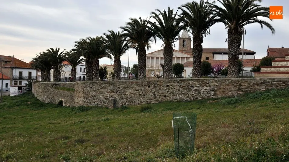 Foto 3 - Una rampa facilita el acceso a la Plaza de Espa&ntilde;a en La Fregeneda&nbsp;
