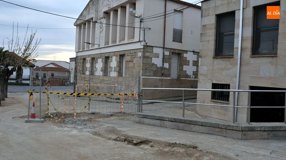 Foto 2 - Una rampa facilita el acceso a la Plaza de Espa&ntilde;a en La Fregeneda&nbsp;