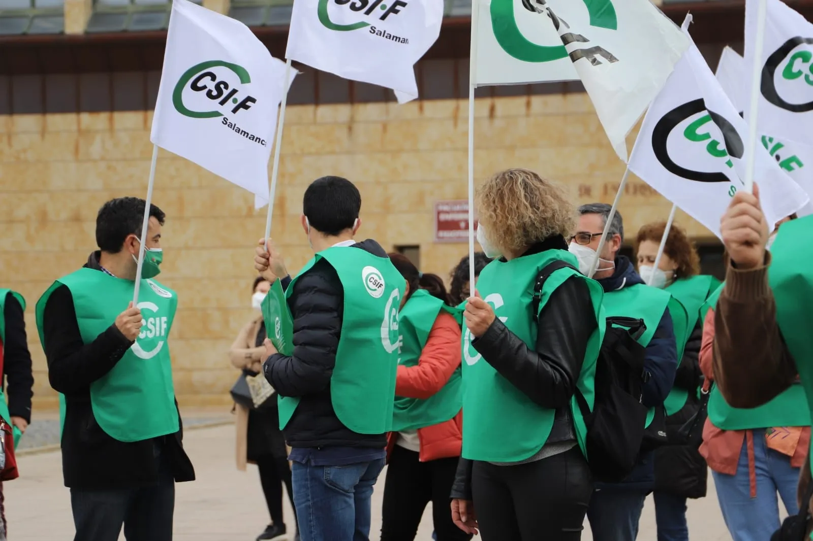 Foto 5 - CCOO, CSIF y UGT piden que las mejoras para enfermeras equiparen a todos los empleados p&uacute;blicos de ...