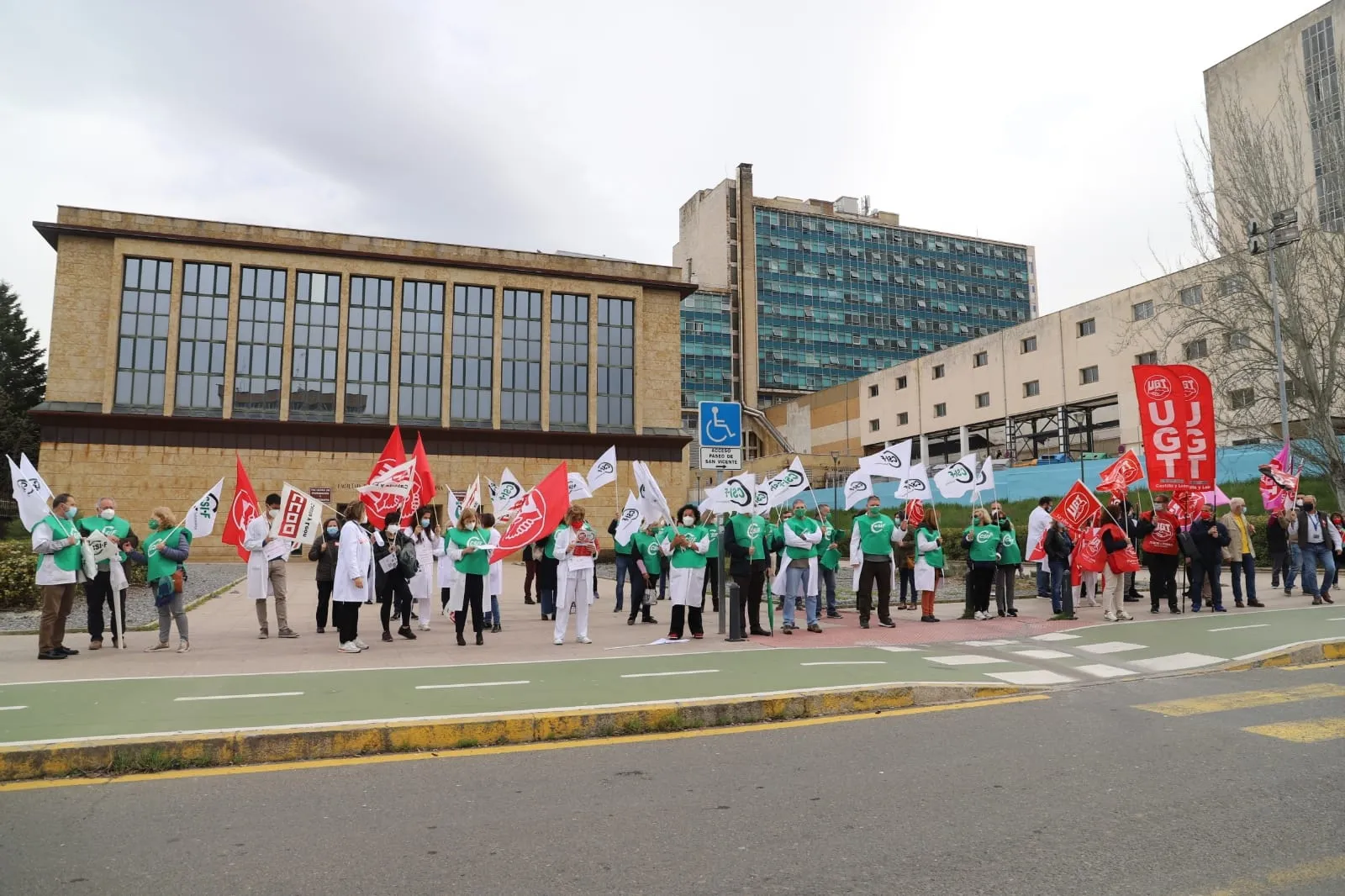 Foto 3 - CCOO, CSIF y UGT piden que las mejoras para enfermeras equiparen a todos los empleados p&uacute;blicos de ...