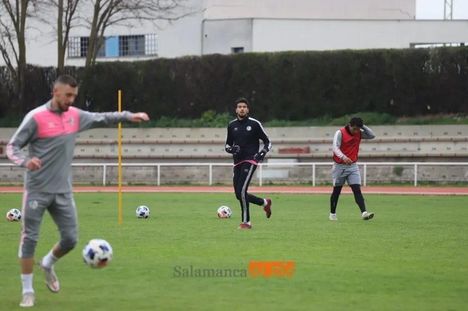 Foto 7 - Tres ausencias sonadas en el regreso de Lolo Escobar a los entrenamientos del Salamanca UDS