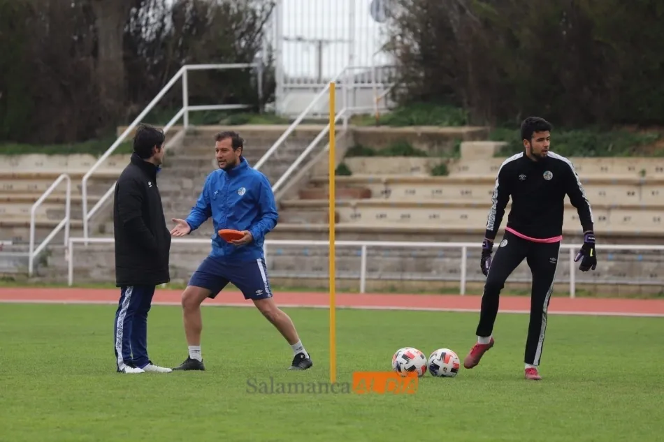 Foto 6 - Tres ausencias sonadas en el regreso de Lolo Escobar a los entrenamientos del Salamanca UDS