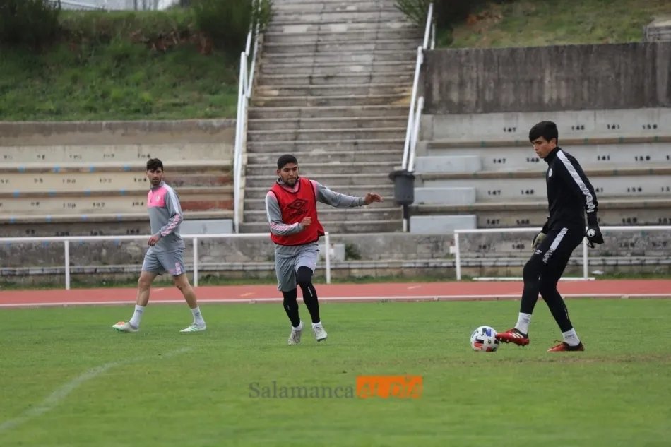 Foto 3 - Tres ausencias sonadas en el regreso de Lolo Escobar a los entrenamientos del Salamanca UDS
