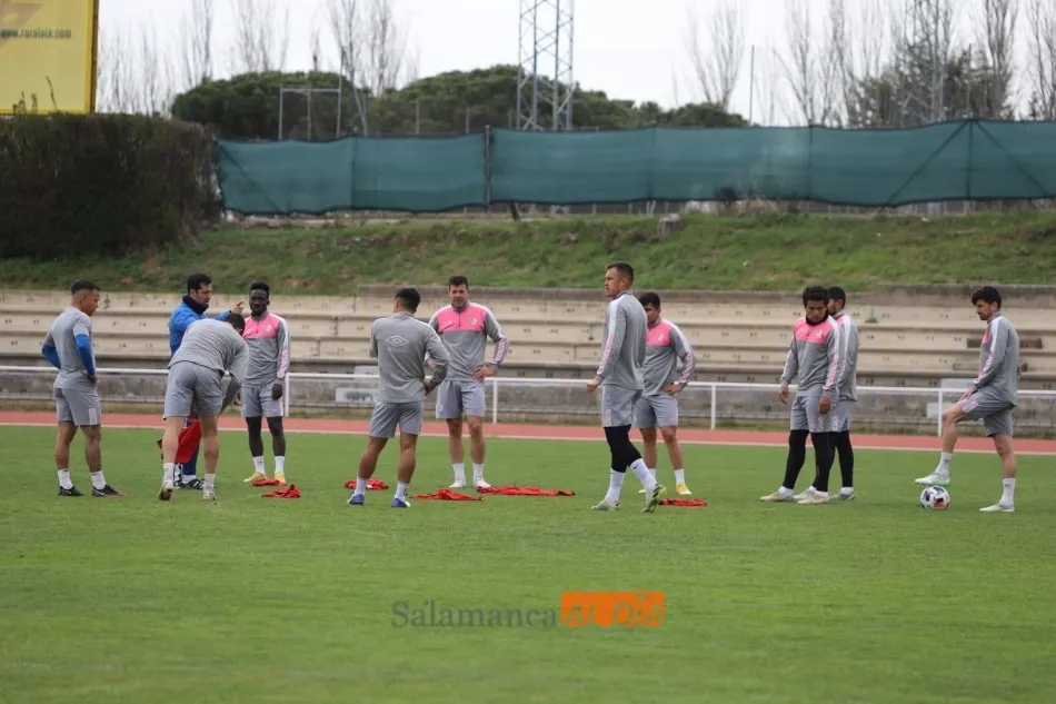 Foto 2 - Tres ausencias sonadas en el regreso de Lolo Escobar a los entrenamientos del Salamanca UDS