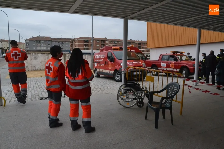 Foto 3 - Otras 220 personas completan su vacunaci&oacute;n mientras los Bomberos reciben la 1&ordf; dosis  