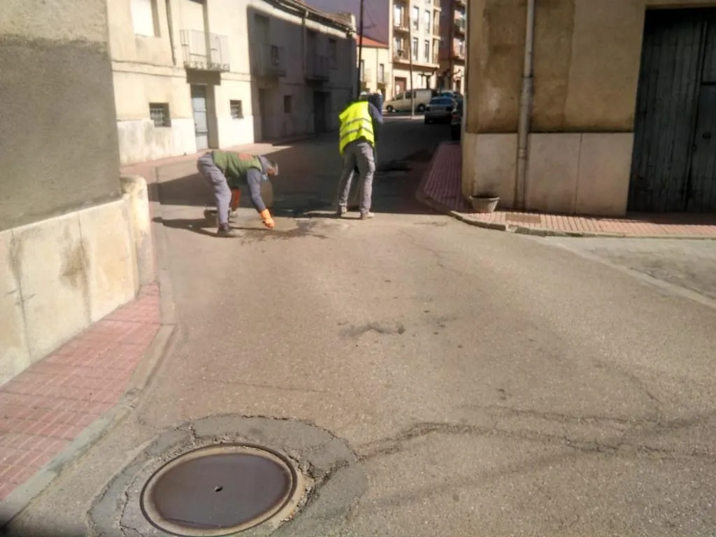 Foto 3 - Mejoras de pavimentaci&oacute;n, saneamiento, pintura y jardiner&iacute;a en Alba de Tormes  