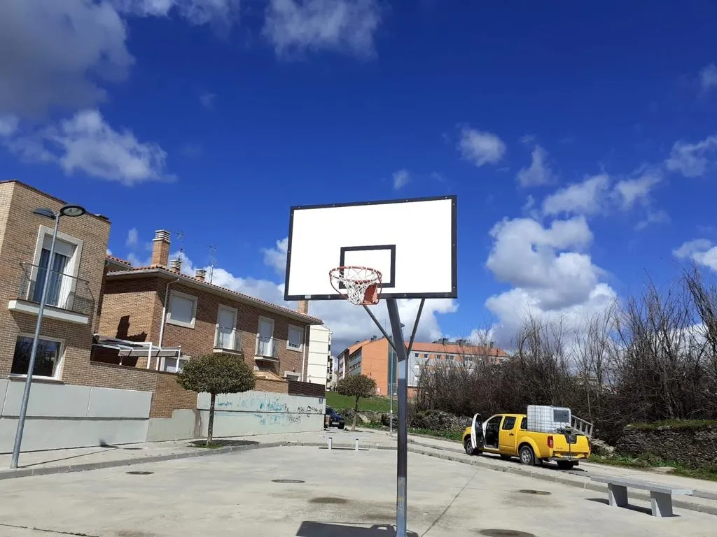 Foto 2 - Mejoras de pavimentaci&oacute;n, saneamiento, pintura y jardiner&iacute;a en Alba de Tormes  