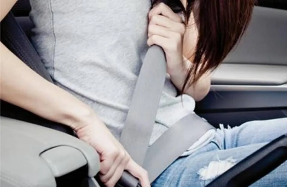 La DGT recupera un mensaje de hace 50 años para recordar la obligatoriedad de usar cinturón  