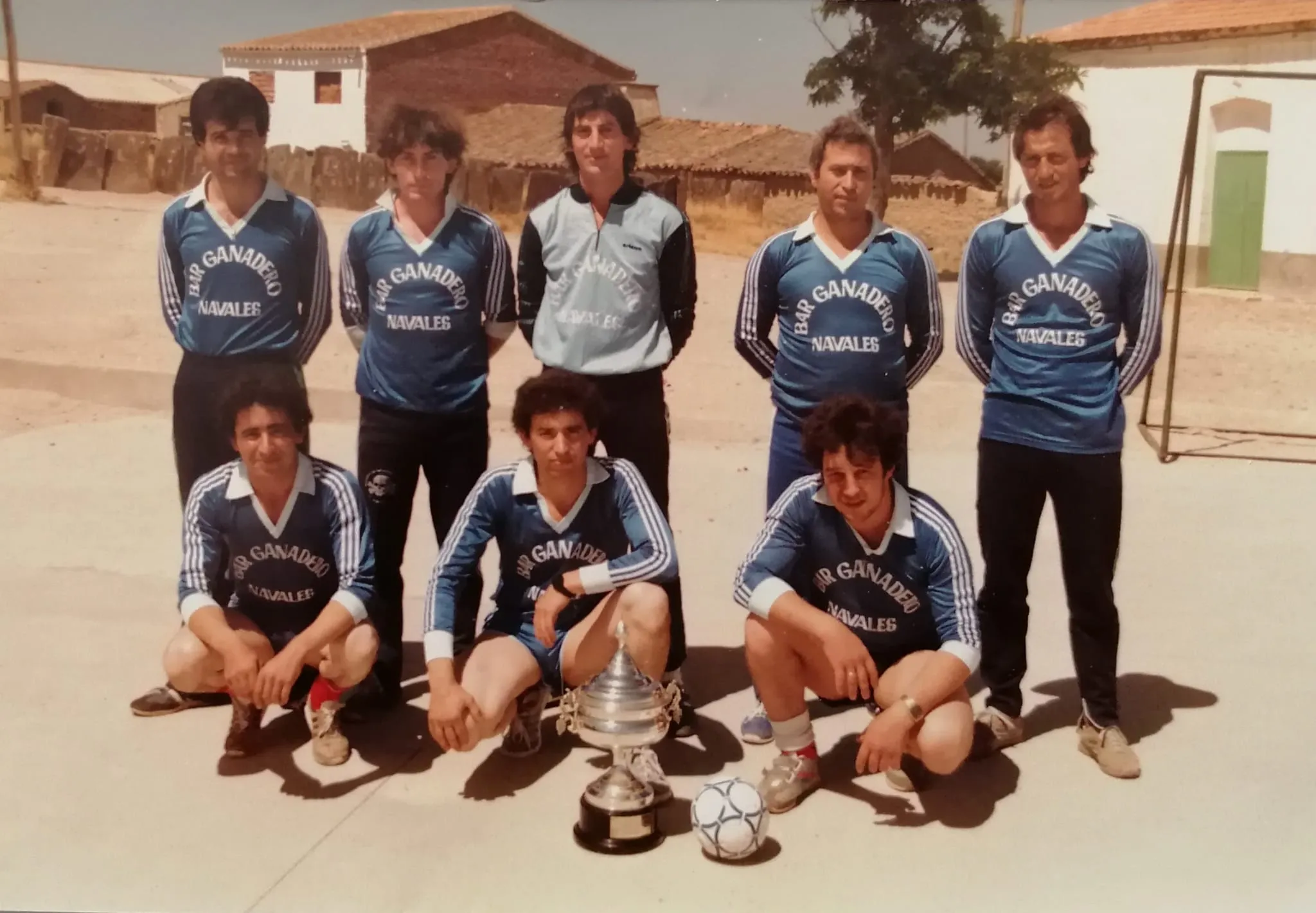 Foto 2 - Juli, pasi&oacute;n por Navales y el f&uacute;tbol sala
