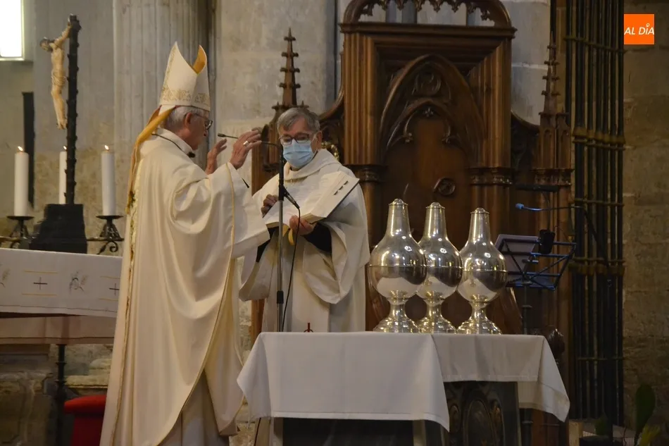 Foto 11 - Consagrado el Santo Crisma y bendecidos los &oacute;leos que ser&aacute;n usados durante este a&ntilde;o en la...