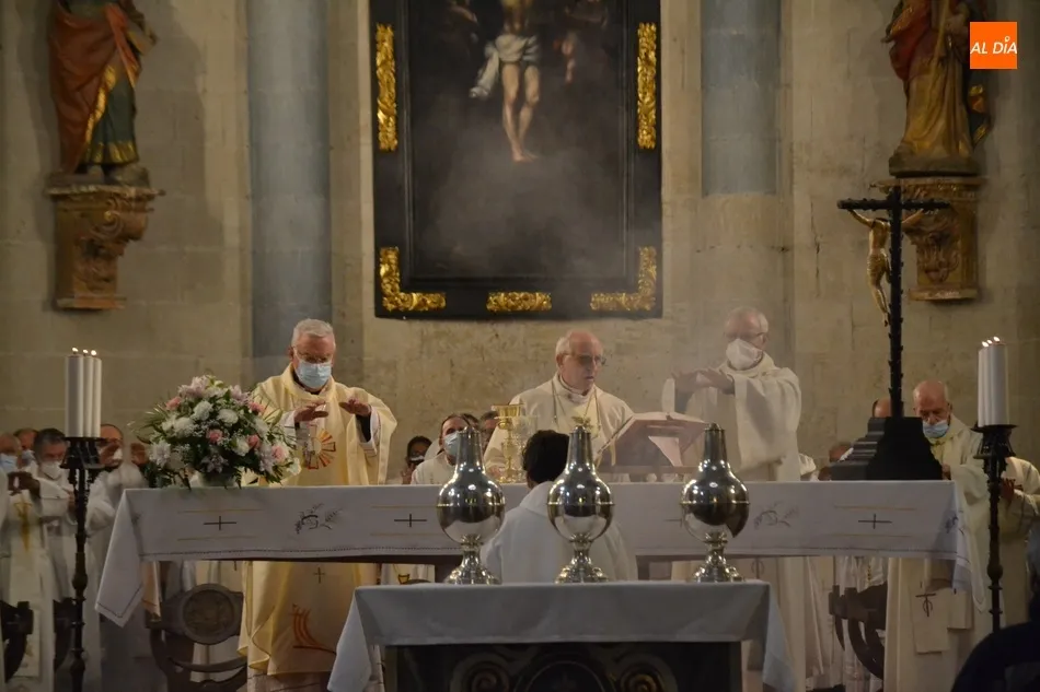 Foto 7 - Consagrado el Santo Crisma y bendecidos los &oacute;leos que ser&aacute;n usados durante este a&ntilde;o en la...