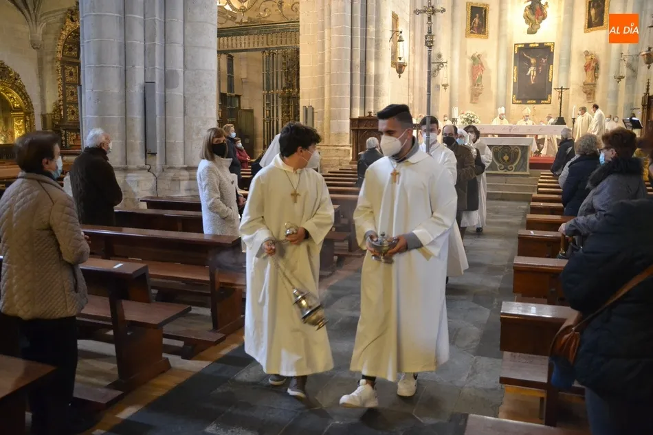 Foto 5 - Consagrado el Santo Crisma y bendecidos los &oacute;leos que ser&aacute;n usados durante este a&ntilde;o en la...