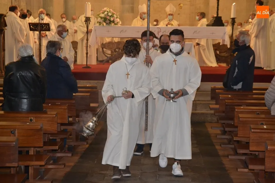 Foto 6 - Consagrado el Santo Crisma y bendecidos los &oacute;leos que ser&aacute;n usados durante este a&ntilde;o en la...
