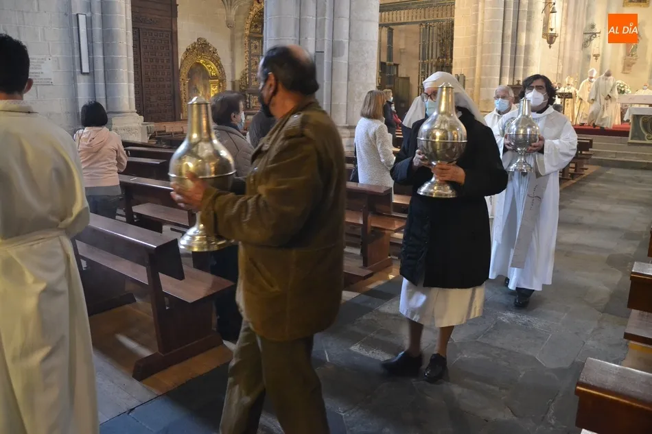 Foto 3 - Consagrado el Santo Crisma y bendecidos los &oacute;leos que ser&aacute;n usados durante este a&ntilde;o en la...