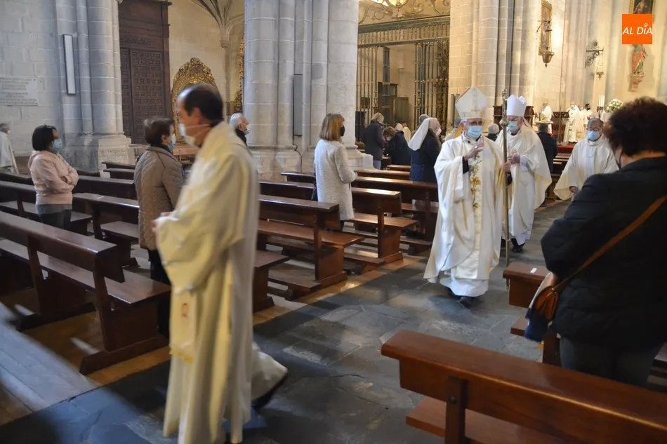 Foto 2 - Consagrado el Santo Crisma y bendecidos los &oacute;leos que ser&aacute;n usados durante este a&ntilde;o en la...