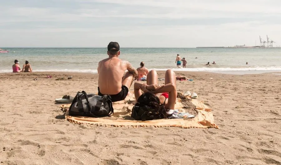 A partir de mañana la mascarilla en los espacios al aire libre será obligatoria por ley en toda España: no habrá excepciones por comunidades autónomas