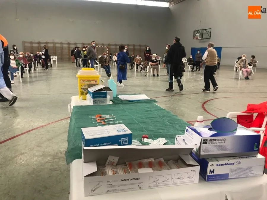 Foto 8 - Vacunaci&oacute;n masiva frente al coronavirus en el pabell&oacute;n de Santa Marta