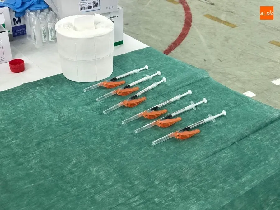 Foto 7 - Vacunaci&oacute;n masiva frente al coronavirus en el pabell&oacute;n de Santa Marta