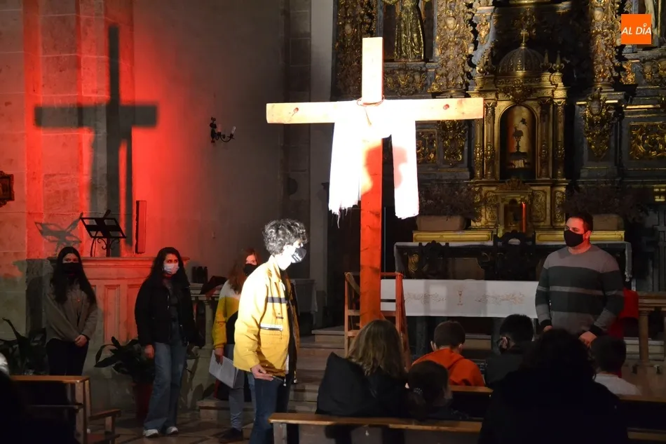 El Manantial rememora en familia La Pasión recreando escenas y relatando vivencias  