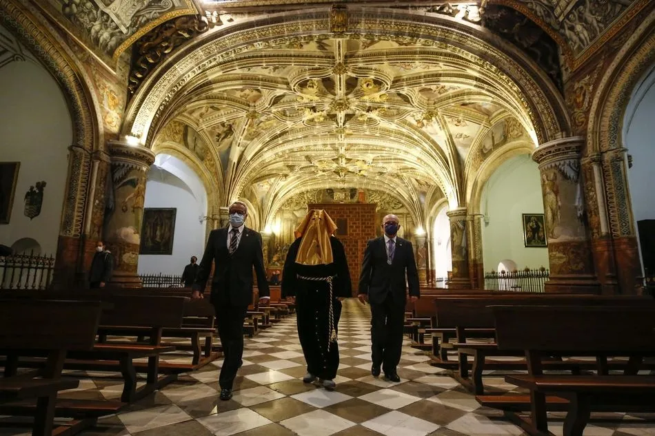 La OMS pide realizar las celebraciones religiosas de Semana Santa en exteriores siempre que sea...