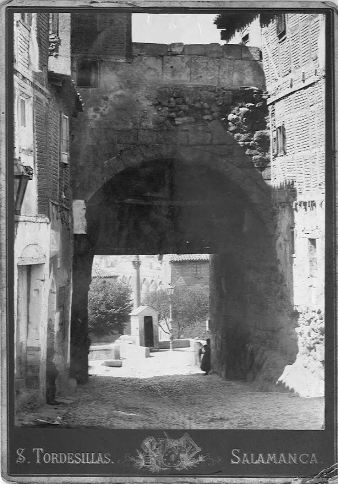 Foto 4 - Puerta del R&iacute;o, de An&iacute;bal o de H&eacute;rcules