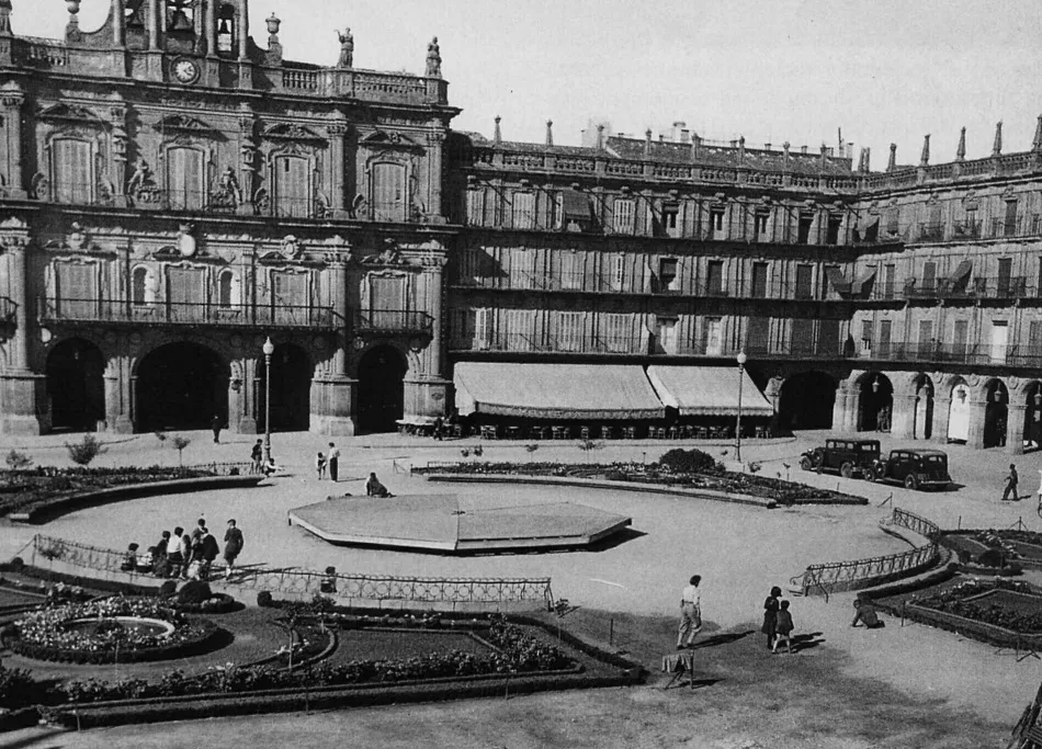 Foto 4 - El traslado del templete de la Plaza Mayor