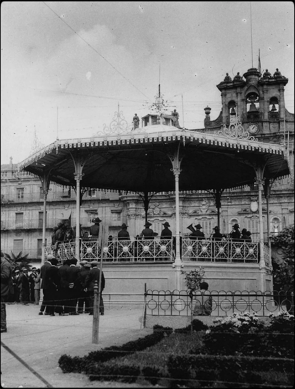 Foto 3 - El traslado del templete de la Plaza Mayor