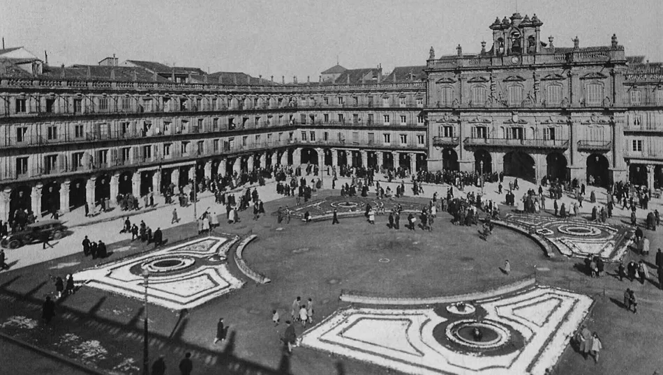 Foto 2 - El traslado del templete de la Plaza Mayor