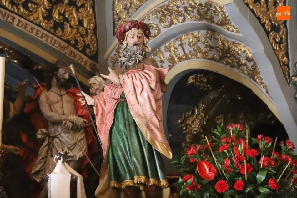 Foto 11 - Nueva jornada de la exposici&oacute;n de pasos procesionales en la iglesia de la Vera Cruz