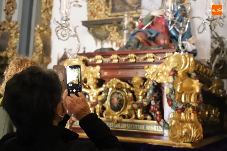 Foto 8 - Nueva jornada de la exposici&oacute;n de pasos procesionales en la iglesia de la Vera Cruz