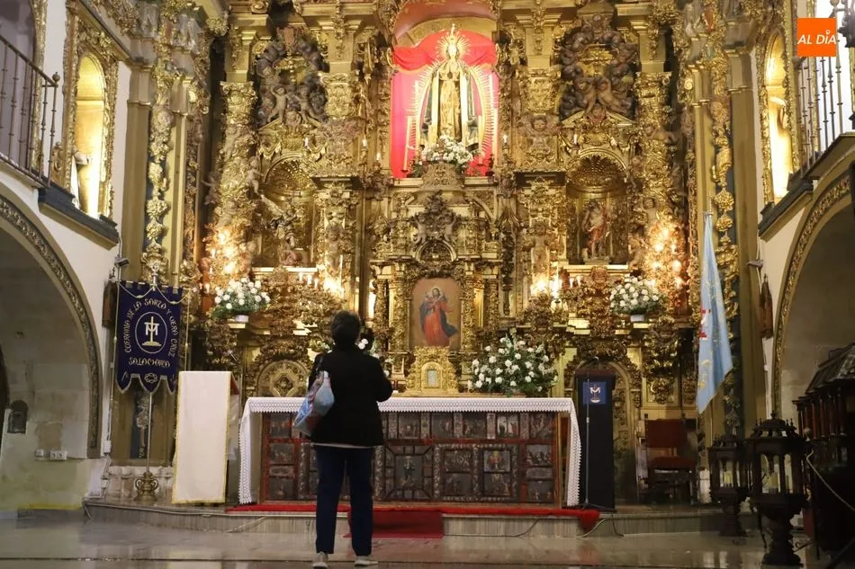 Foto 6 - Nueva jornada de la exposici&oacute;n de pasos procesionales en la iglesia de la Vera Cruz