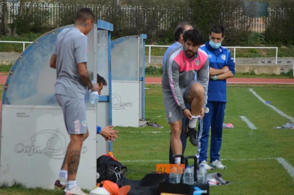 Foto 10 - M&aacute;s problemas en el Salamanca UDS: Javi Navas y Juancho se retiran del entrenamiento con molestias