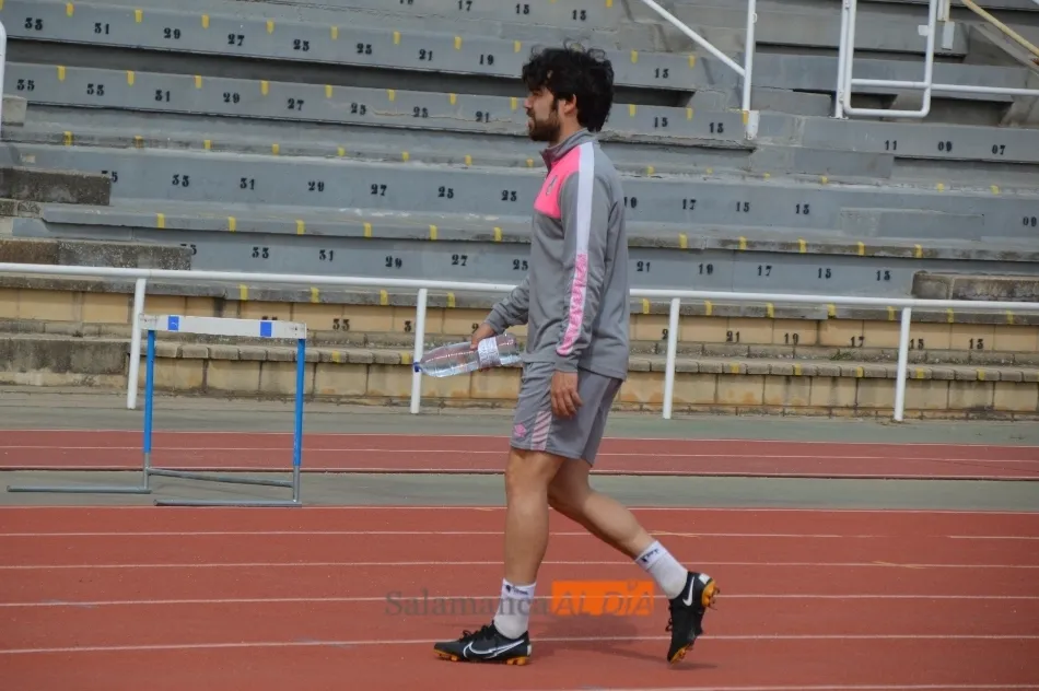 Foto 7 - M&aacute;s problemas en el Salamanca UDS: Javi Navas y Juancho se retiran del entrenamiento con molestias