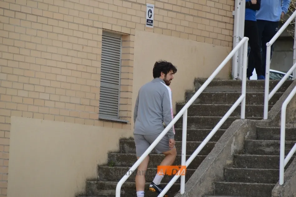 Foto 4 - M&aacute;s problemas en el Salamanca UDS: Javi Navas y Juancho se retiran del entrenamiento con molestias