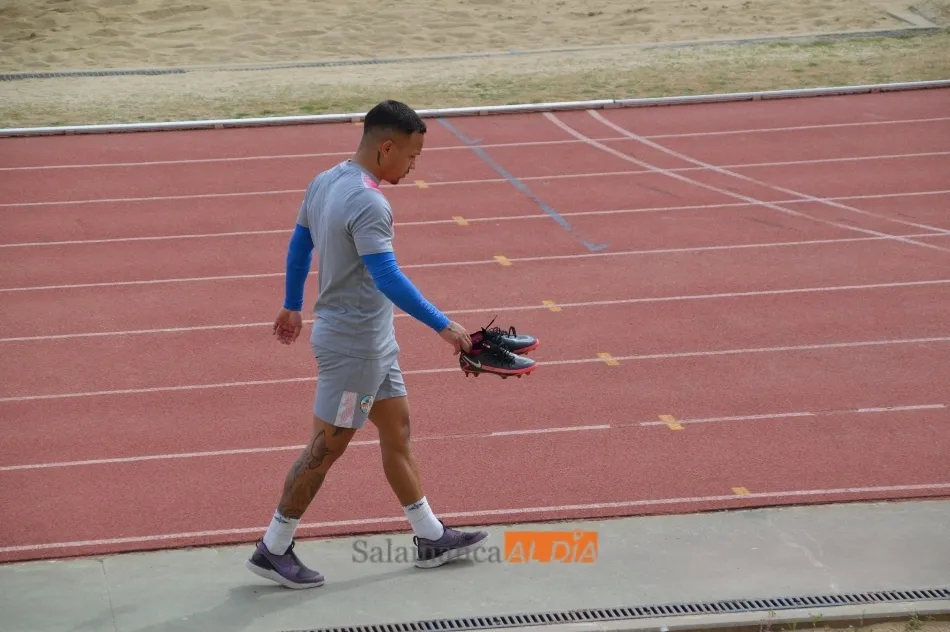 Foto 2 - M&aacute;s problemas en el Salamanca UDS: Javi Navas y Juancho se retiran del entrenamiento con molestias