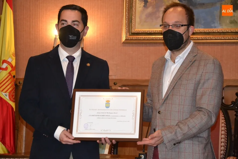 Foto 10 - Jos&eacute; David Flores F&eacute;lix y Jaime Bajo da Costa reciben su t&iacute;tulo de &lsquo;Mirobrigenses Ilustres&rsquo;  