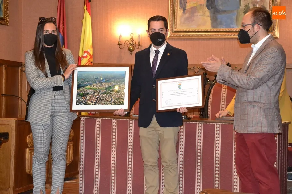 Foto 8 - Jos&eacute; David Flores F&eacute;lix y Jaime Bajo da Costa reciben su t&iacute;tulo de &lsquo;Mirobrigenses Ilustres&rsquo;  