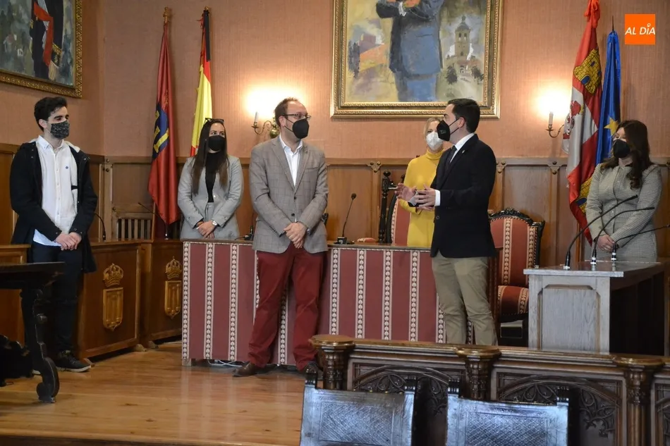 Foto 4 - Jos&eacute; David Flores F&eacute;lix y Jaime Bajo da Costa reciben su t&iacute;tulo de &lsquo;Mirobrigenses Ilustres&rsquo;  