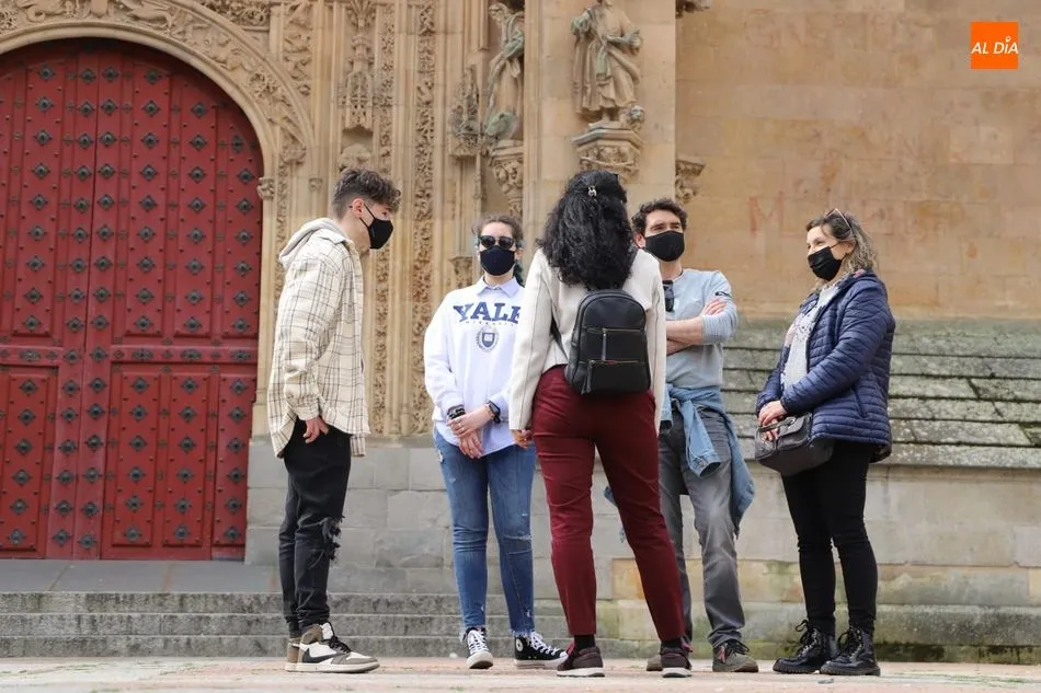 Foto 9 - El Jueves Santo atrae a numerosos turistas y fieles a templos, terrazas y al centro de Salamanca