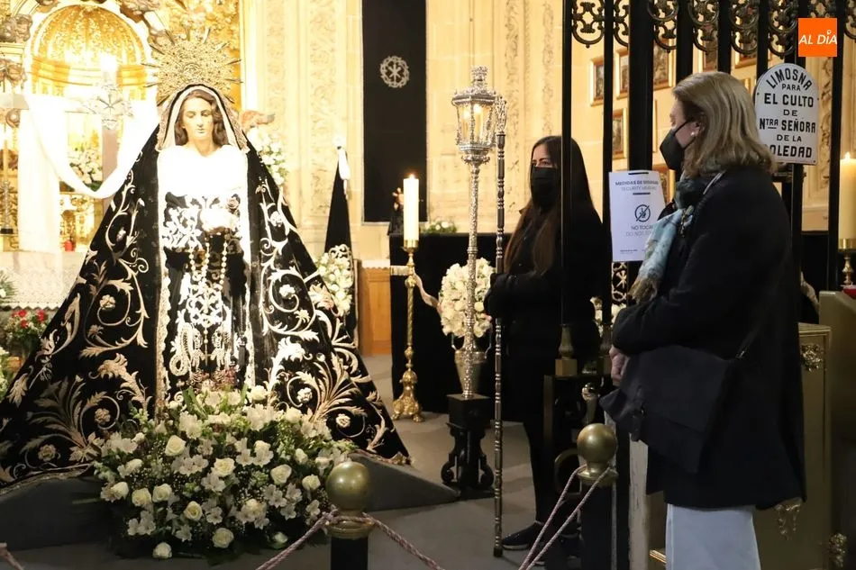 Foto 6 - El Jueves Santo atrae a numerosos turistas y fieles a templos, terrazas y al centro de Salamanca