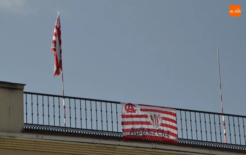 Foto 5 - 1Foto: Triple bandera al viento para animar al Athletic en su doble final de Copa del Rey  